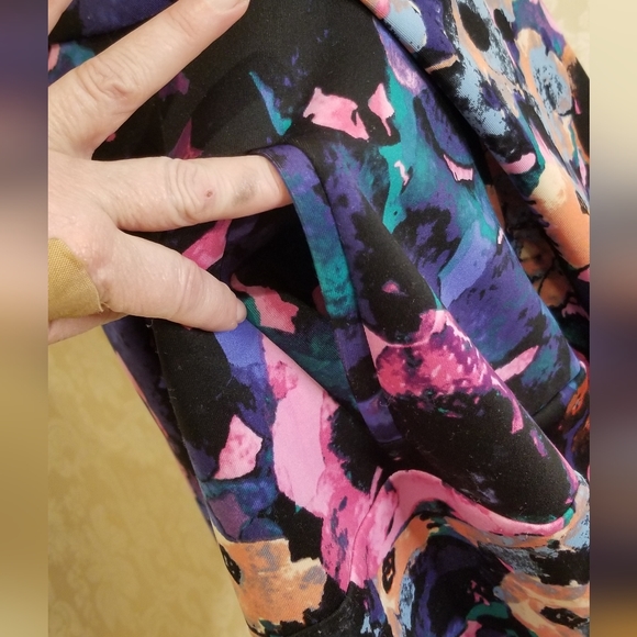 JUST... TAYLOR FLORAL DRESS - Picture 4 of 10